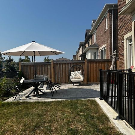 Luxury Basement Apartment In Оуквил Екстериор снимка