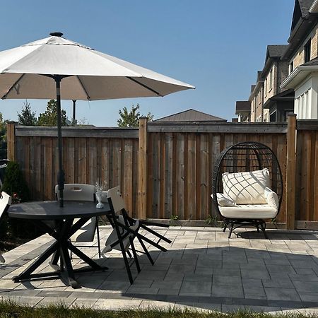 Luxury Basement Apartment In Оуквил Екстериор снимка
