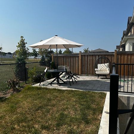 Luxury Basement Apartment In Оуквил Екстериор снимка